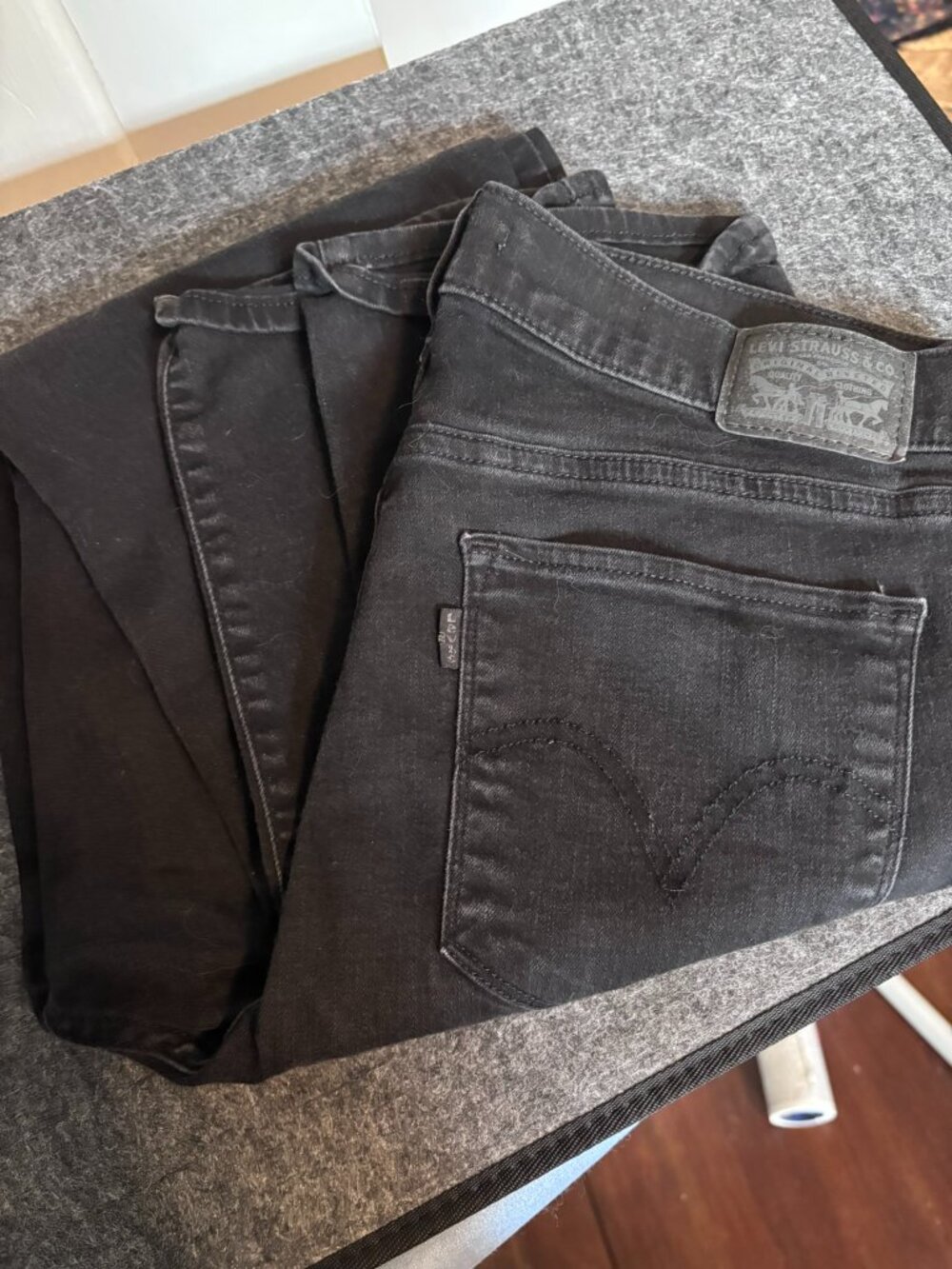 Black Stretchy Levi Classic Straight Lightly Distressed Jeans size 12